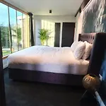 Chata Contemporary Dublin With Hot Tub-10 Min Drive To Dublin Airport Lispapple Cross Roads