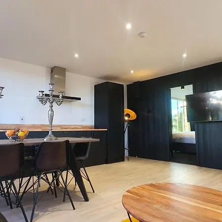 Contemporary Dublin With Hot Tub-10 Min Drive To Dublin Airport 롯지