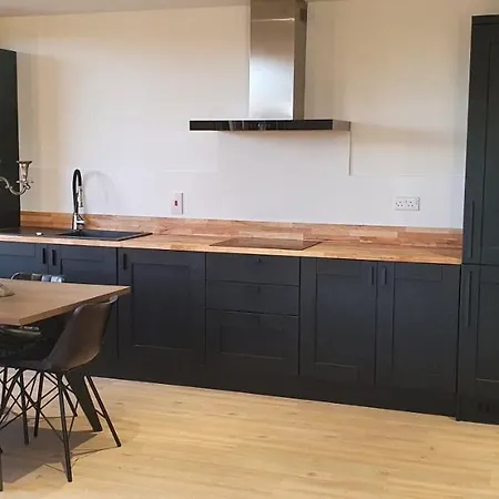 Lodge Contemporary Dublin With Hot Tub Lispapple Cross Roads