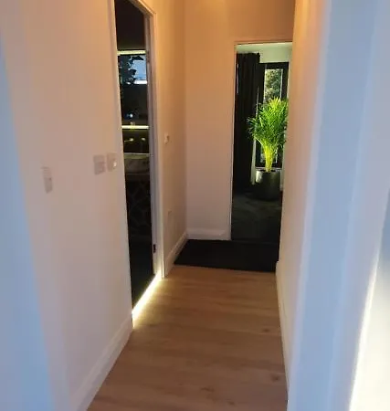 Lodge Contemporary Dublin With Hot Tub