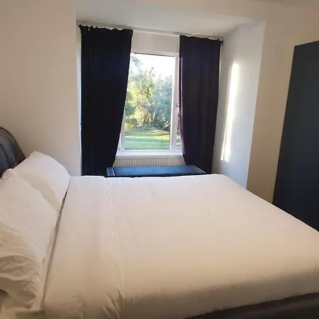 Contemporary Dublin With Hot Tub-10 Min Drive To Dublin Airport 롯지 Lispapple Cross Roads