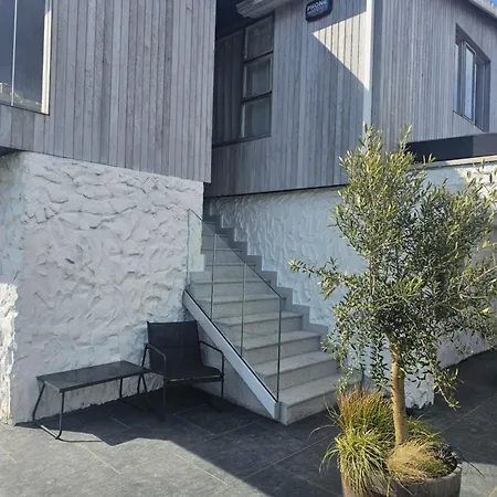 Lodge Contemporary Dublin With Hot Tub Lispapple Cross Roads