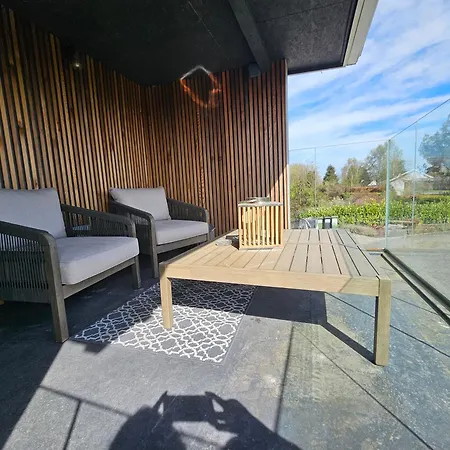 Lodge Contemporary Dublin With Hot Tub