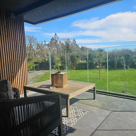 Contemporary Dublin With Hot Tub Lodge Lispapple Cross Roads