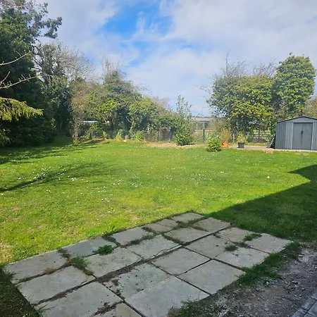 Contemporary Dublin With Hot Tub ロッジ *