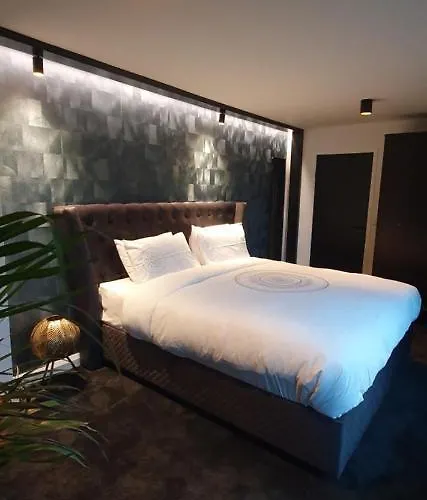 Contemporary Dublin With Hot Tub-10 Min Drive To Dublin Airport Деревянный коттедж Lispapple Cross Roads