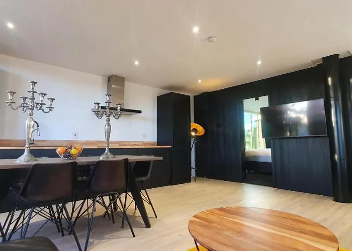 Contemporary Dublin With Hot Tub-10 Min Drive To Dublin Airport Деревянный коттедж