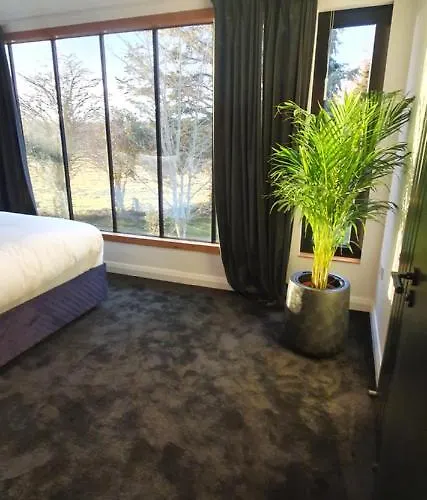 Contemporary Dublin With Hot Tub-10 Min Drive To Dublin Airport *