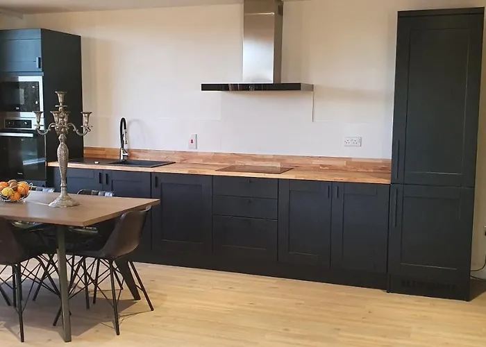 Деревянный коттедж Contemporary Dublin With Hot Tub-10 Min Drive To Dublin Airport Lispapple Cross Roads