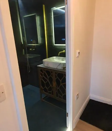 Деревянный коттедж Contemporary Dublin With Hot Tub-10 Min Drive To Dublin Airport