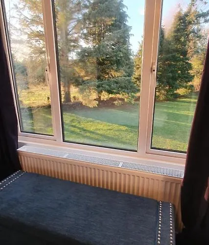 Деревянный коттедж Contemporary Dublin With Hot Tub-10 Min Drive To Dublin Airport