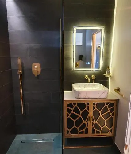 Contemporary Dublin With Hot Tub-10 Min Drive To Dublin Airport