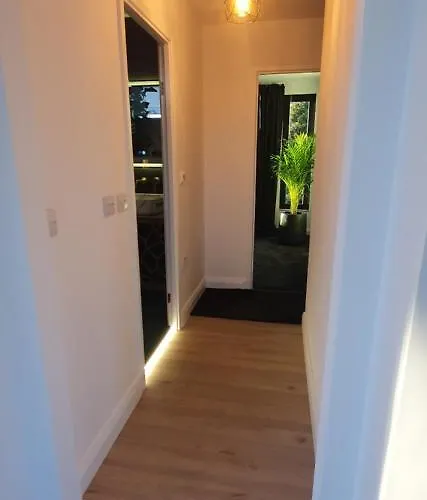 Деревянный коттедж Contemporary Dublin With Hot Tub-10 Min Drive To Dublin Airport