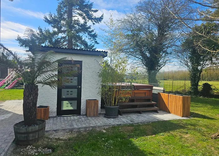 Contemporary Dublin With Hot Tub-10 Min Drive To Dublin Airport Деревянный коттедж
