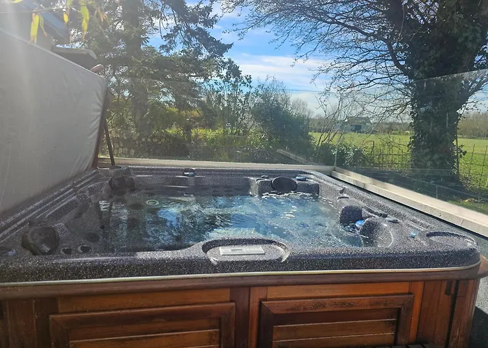 Lodge Contemporary Dublin With Hot Tub-10 Min Drive To Dublin Airport Lispapple Cross Roads