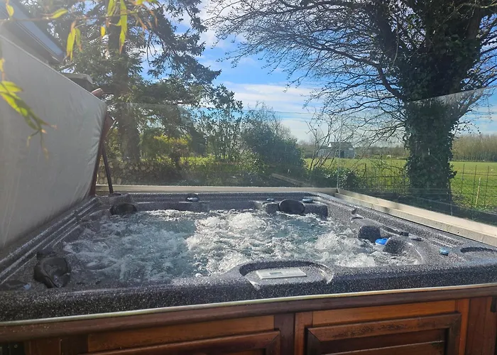 Contemporary Dublin With Hot Tub-10 Min Drive To Dublin Airport Lodge *